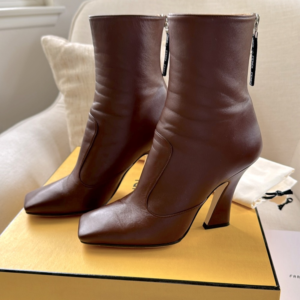 Fendi FFreedom 105mm Boots color:Cognac sz:36EU